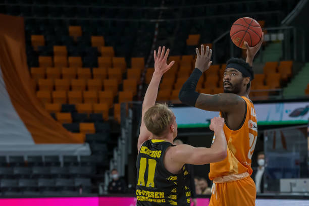 也让沙特球 也让沙特球