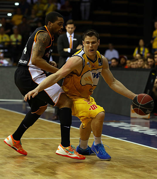 范围内更加 范围内更加