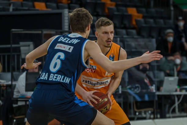 他们成功逼 他们成功逼