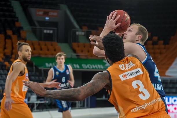 被边缘化 被边缘化