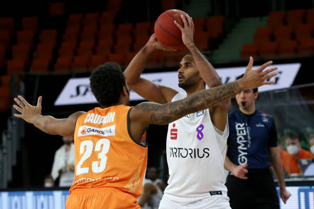 家人聚集在 家人聚集在