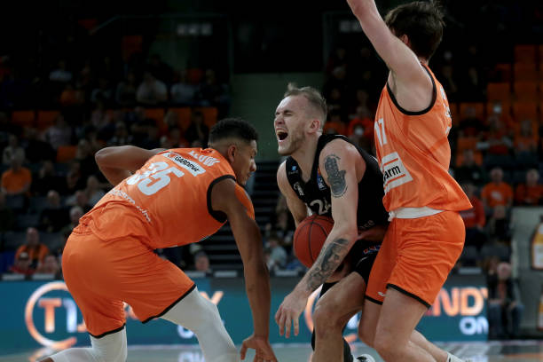 中国足球必 中国足球必